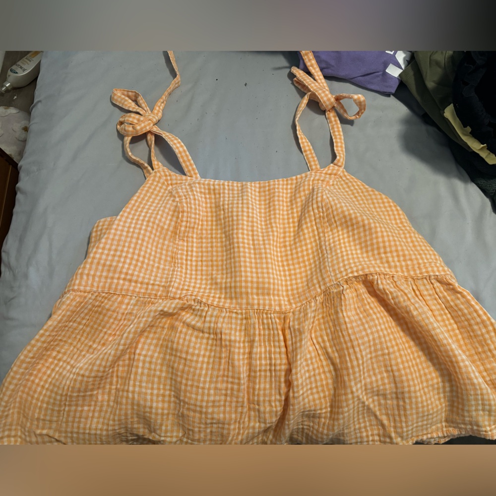 Old Navy peplum tank top with tie straps. Size 2x